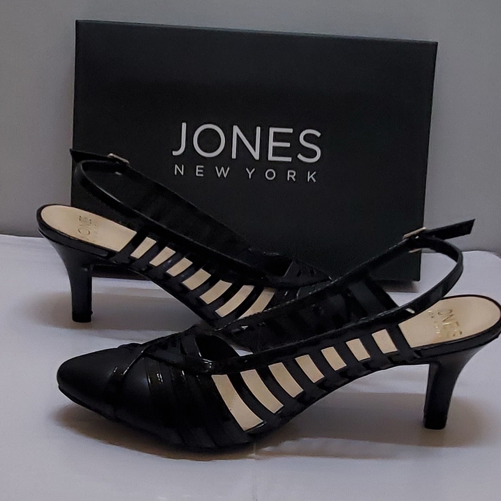 Jones New York Black Heels with Medium Height Heel and Pointed Toe